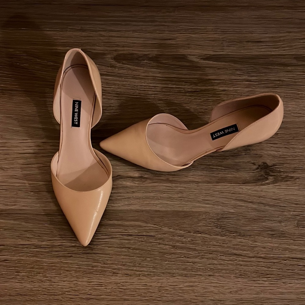 Nine West, nude leather pointed toe kitten heels. Size 8.5M